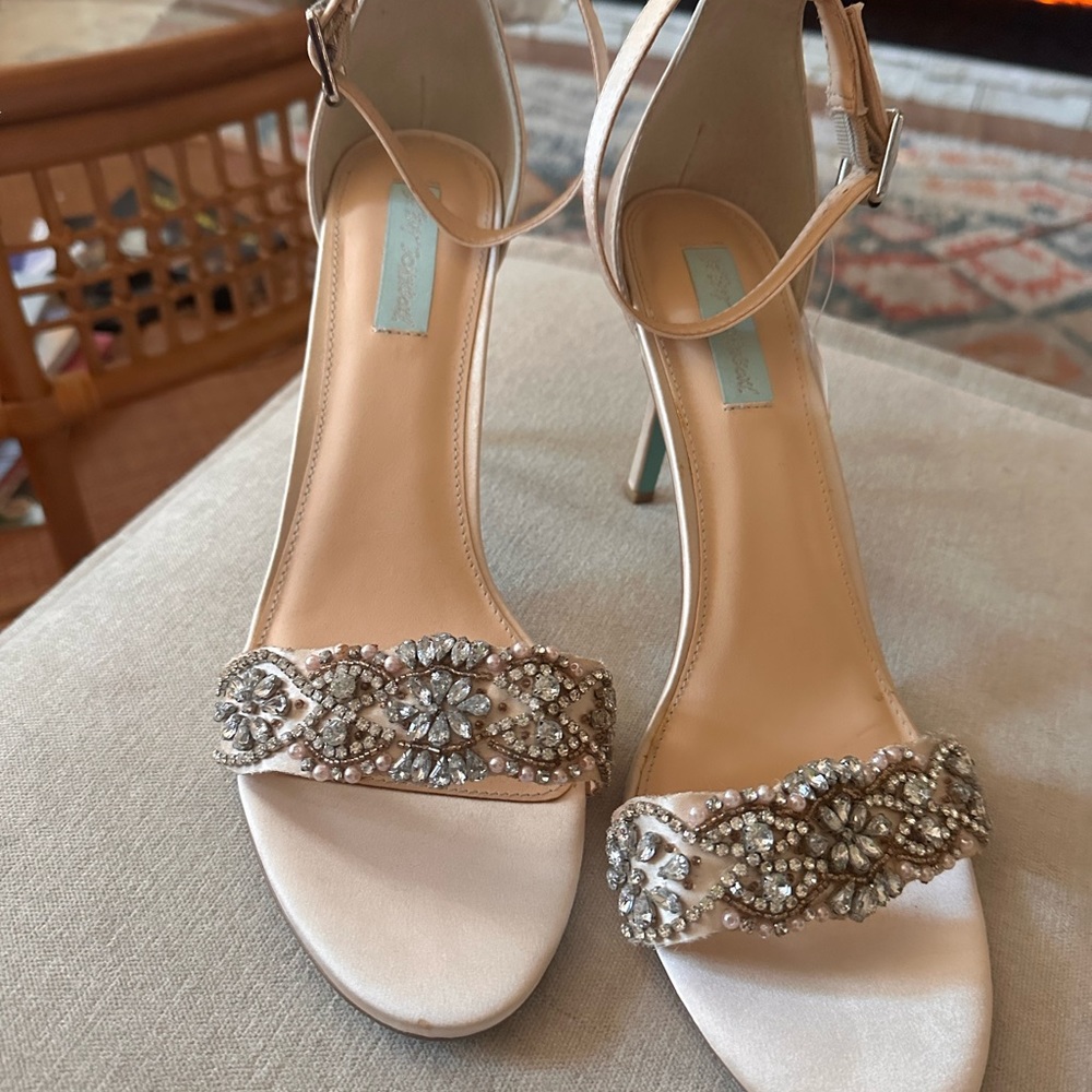 Betsey Johnson Gina Champagne Heels Size 12